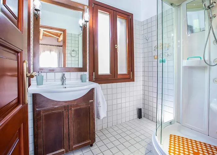 Rachi Vathi (Meganisi)